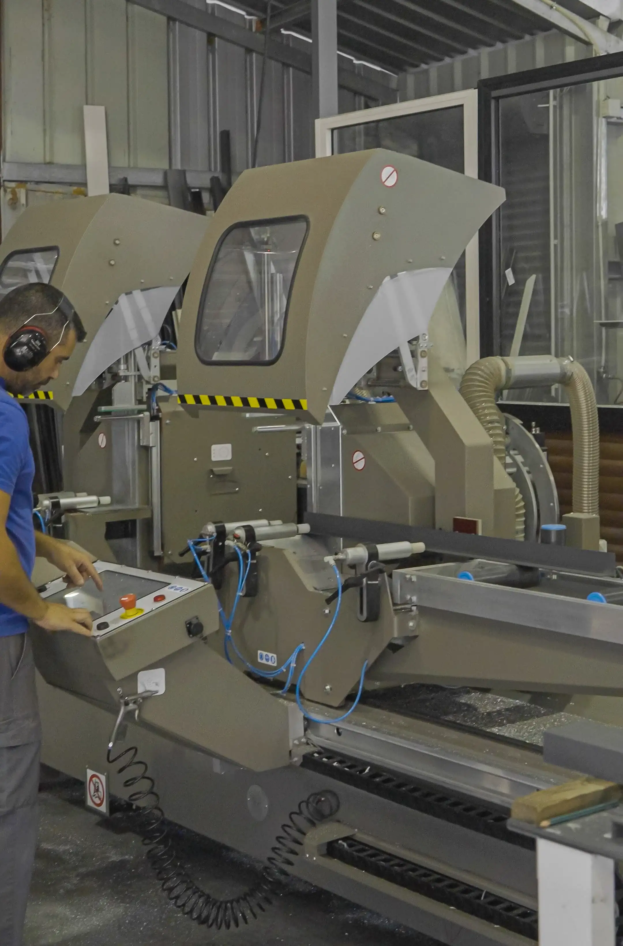 Machines de coupe et d’usinage pour la menuiserie aluminium