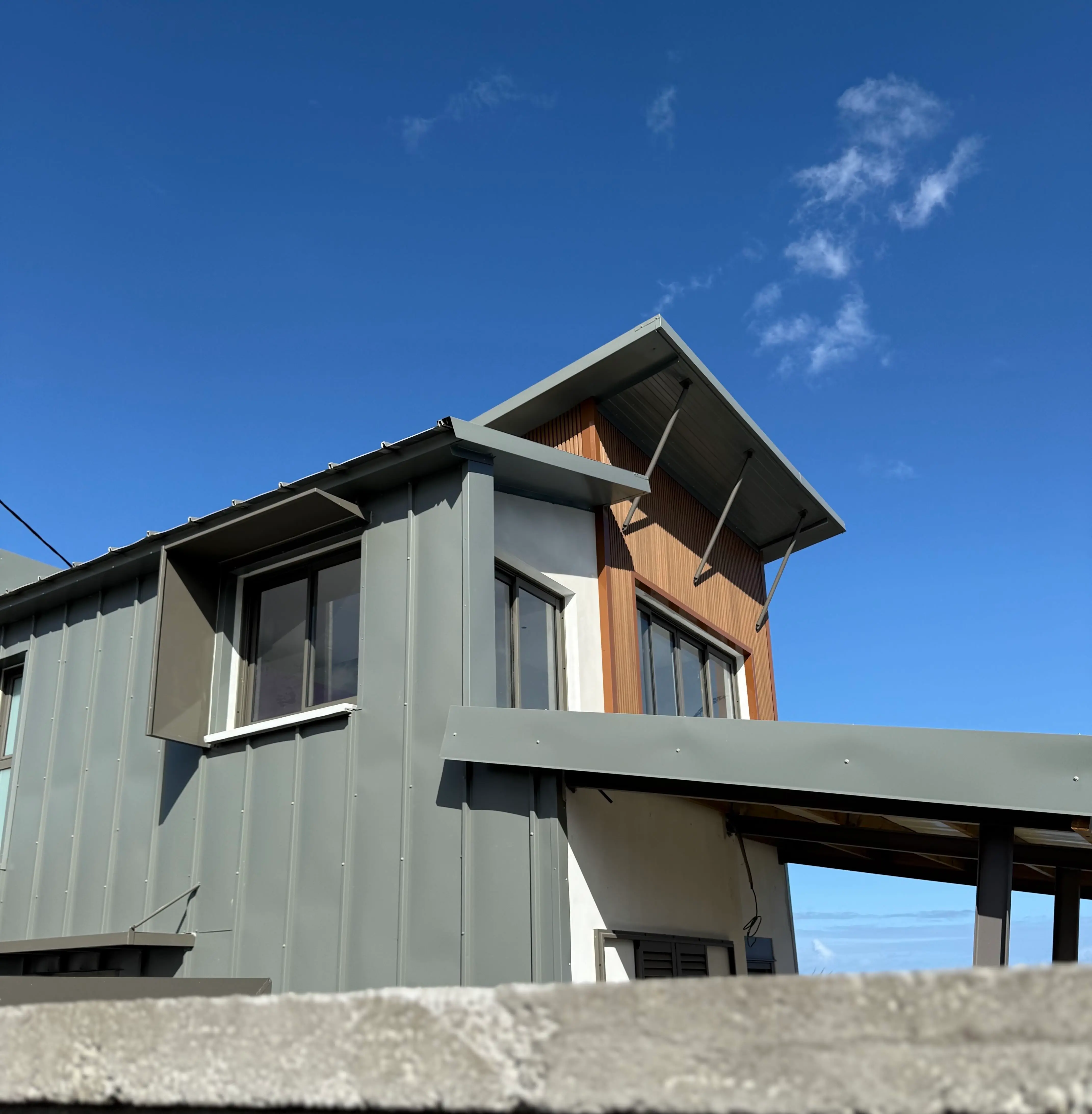 Fenêtres en aluminium sur mesure – réalisation Flash Alu à La Réunion