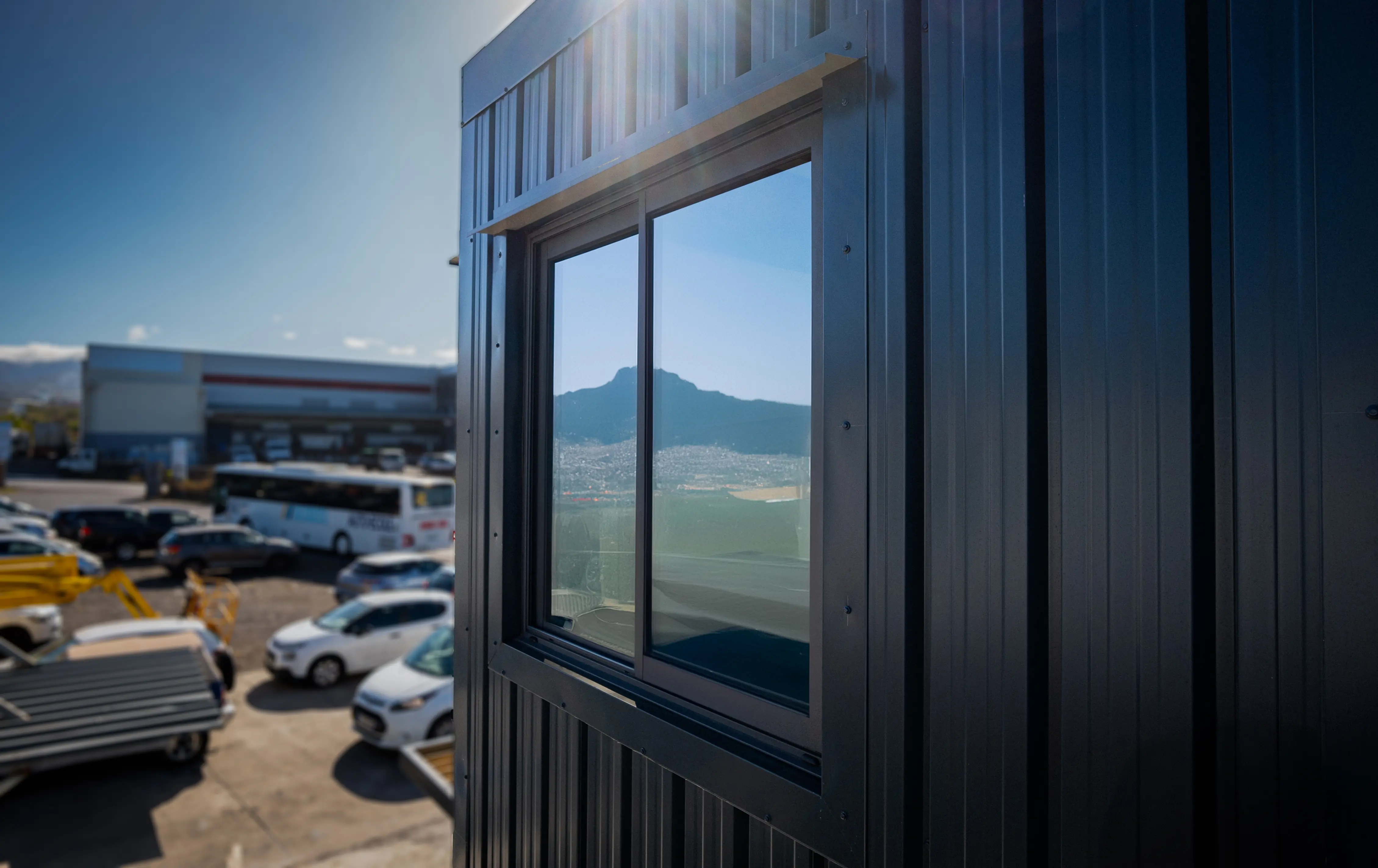 Fenêtres en aluminium sur mesure – réalisation Flash Alu à La Réunion