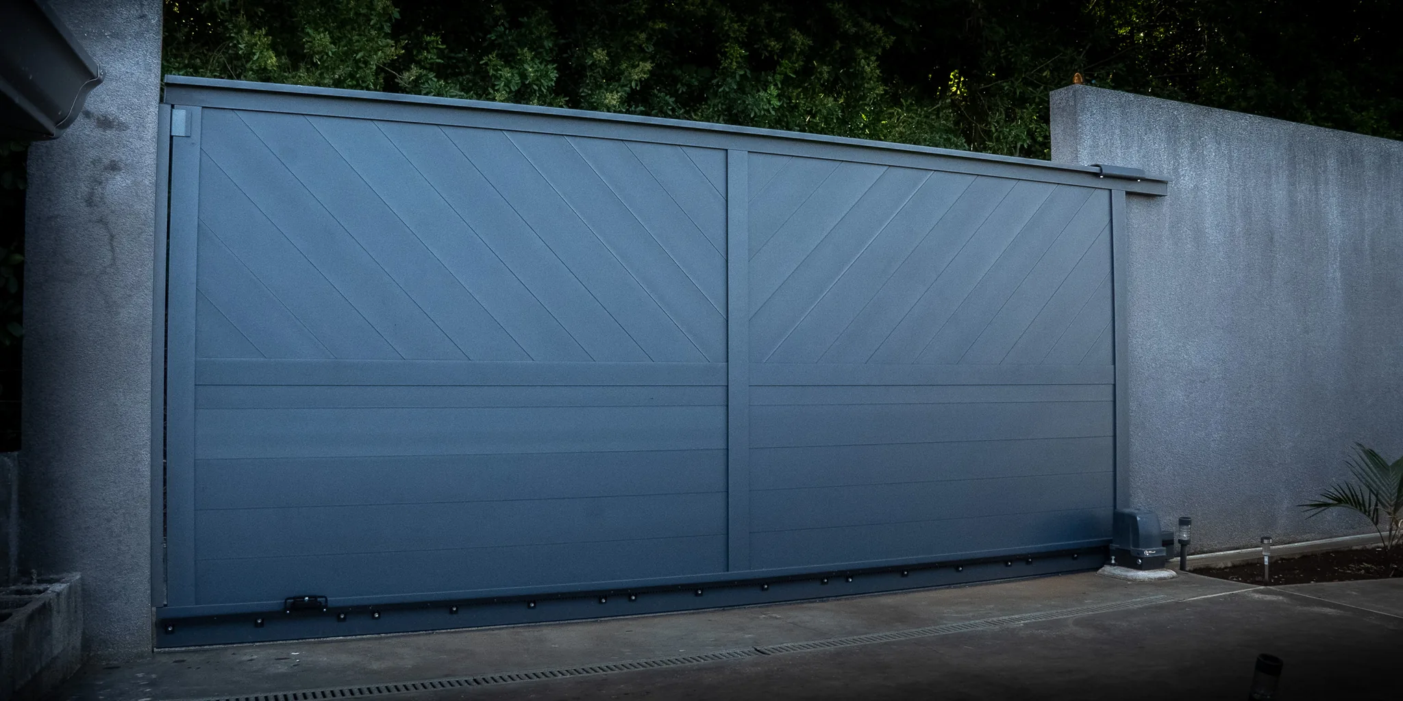 Portail aluminium à La Réunion – réalisation Flash Alu à La Réunion